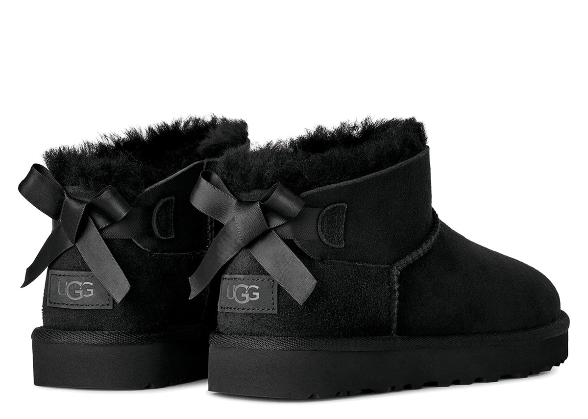 UGG Ultra Mini Bailey Bow Boot Black (W) 3